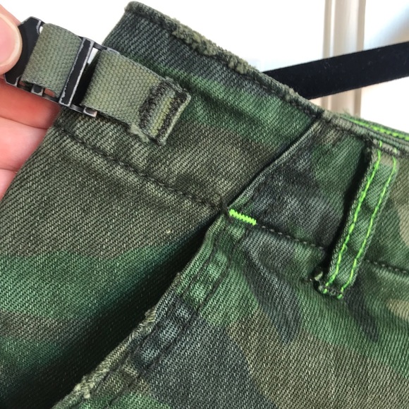 Free People Commander Cutoff Camo Shorts Khaki - Picture 12 of 14